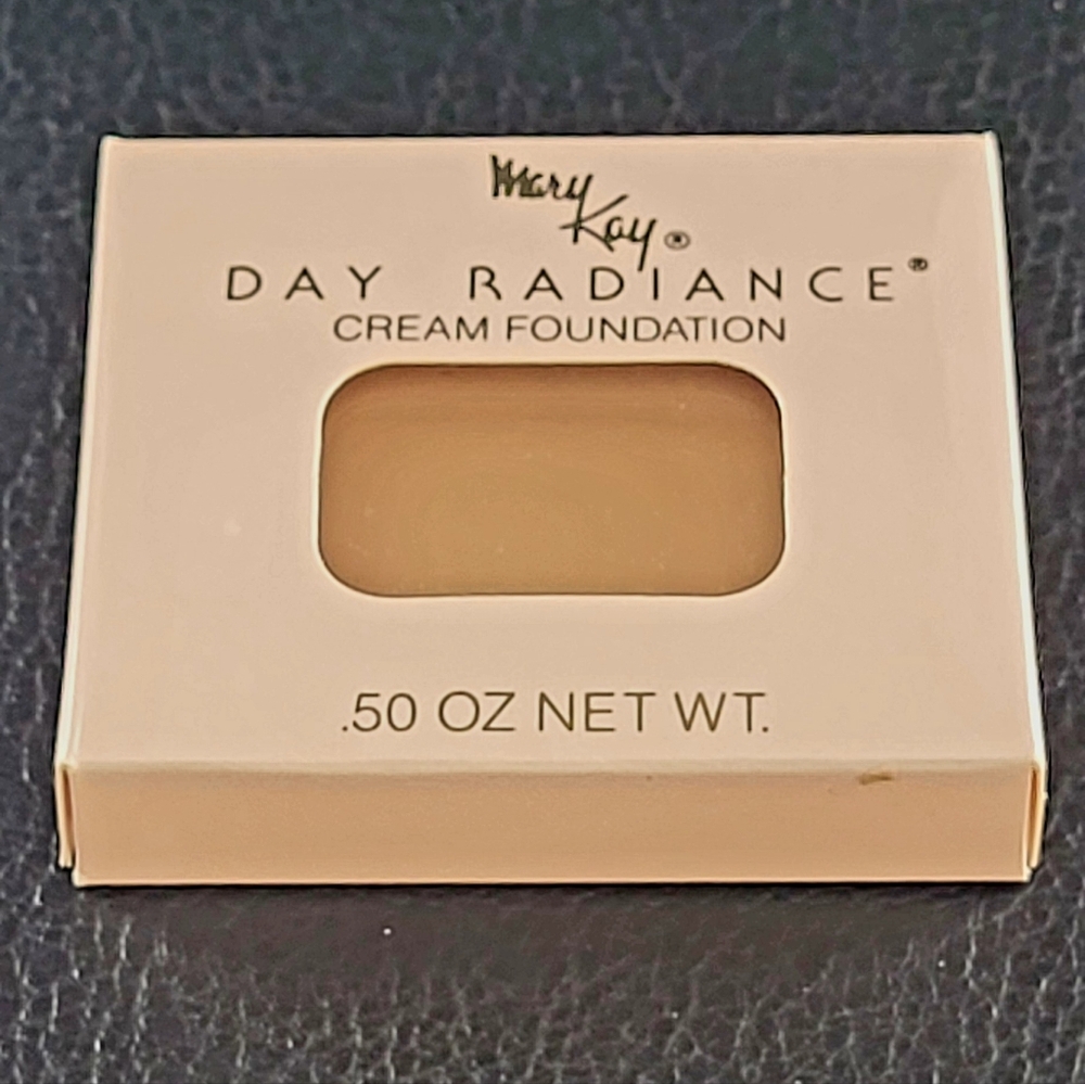 NIB Vintage Mary Kay Day Radiance Cream Foundation Honey Beige 0067